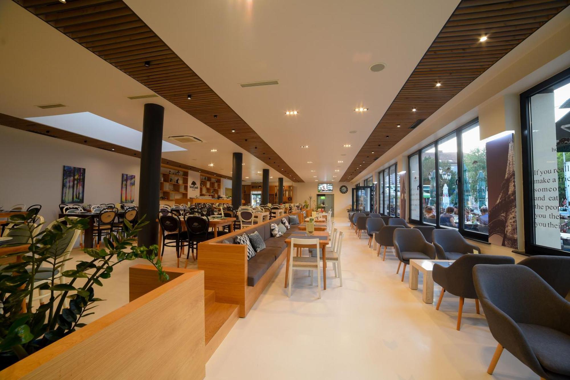 Park Hotel Bihać Exteriör bild