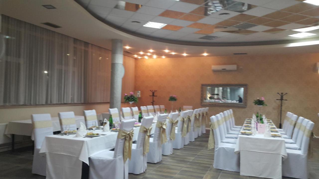 Park Hotel Bihać Exteriör bild